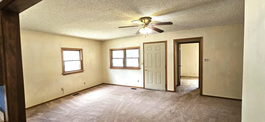 1525 N 7th St, Arkansas City, KS 67005 - #2
