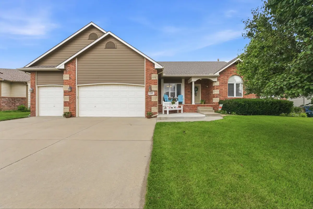 1285 N Forestview Ct, Wichita, KS 67235 - #1