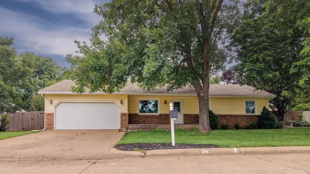 9 Deveron, Winfield, KS 67156 - #1