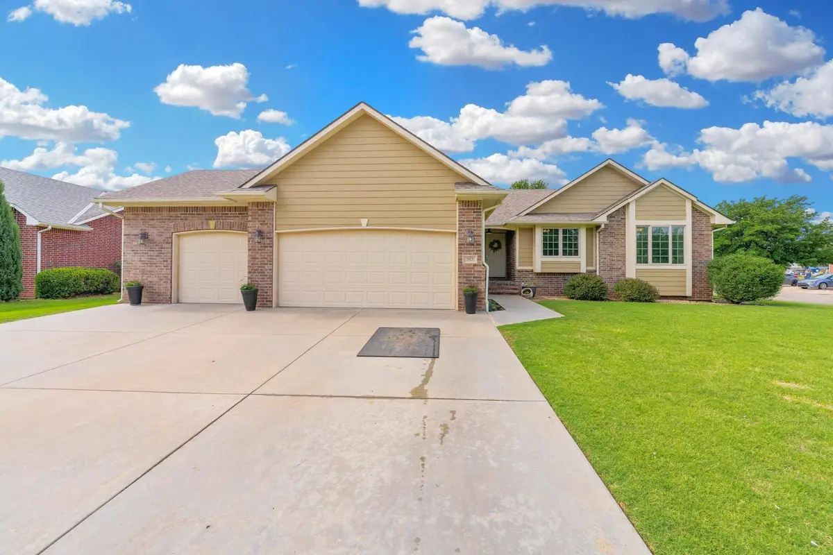 303 E Evergreen Ct, Cheney, KS 67025 - #1