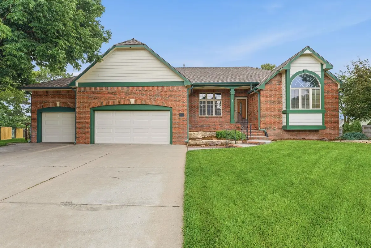 328 Campus Ct, North Newton, KS 67117 - #1