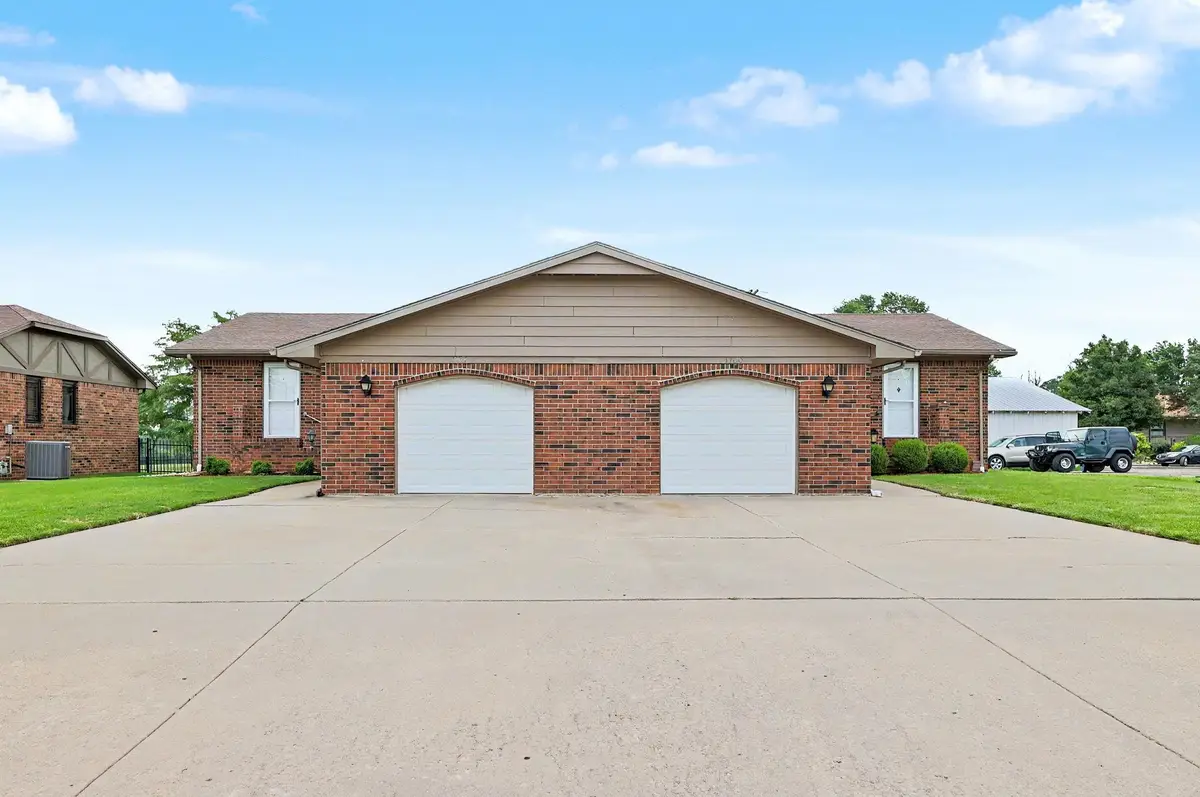 1700-1704 N Fairway Dr, Augusta, KS 67010 - #1