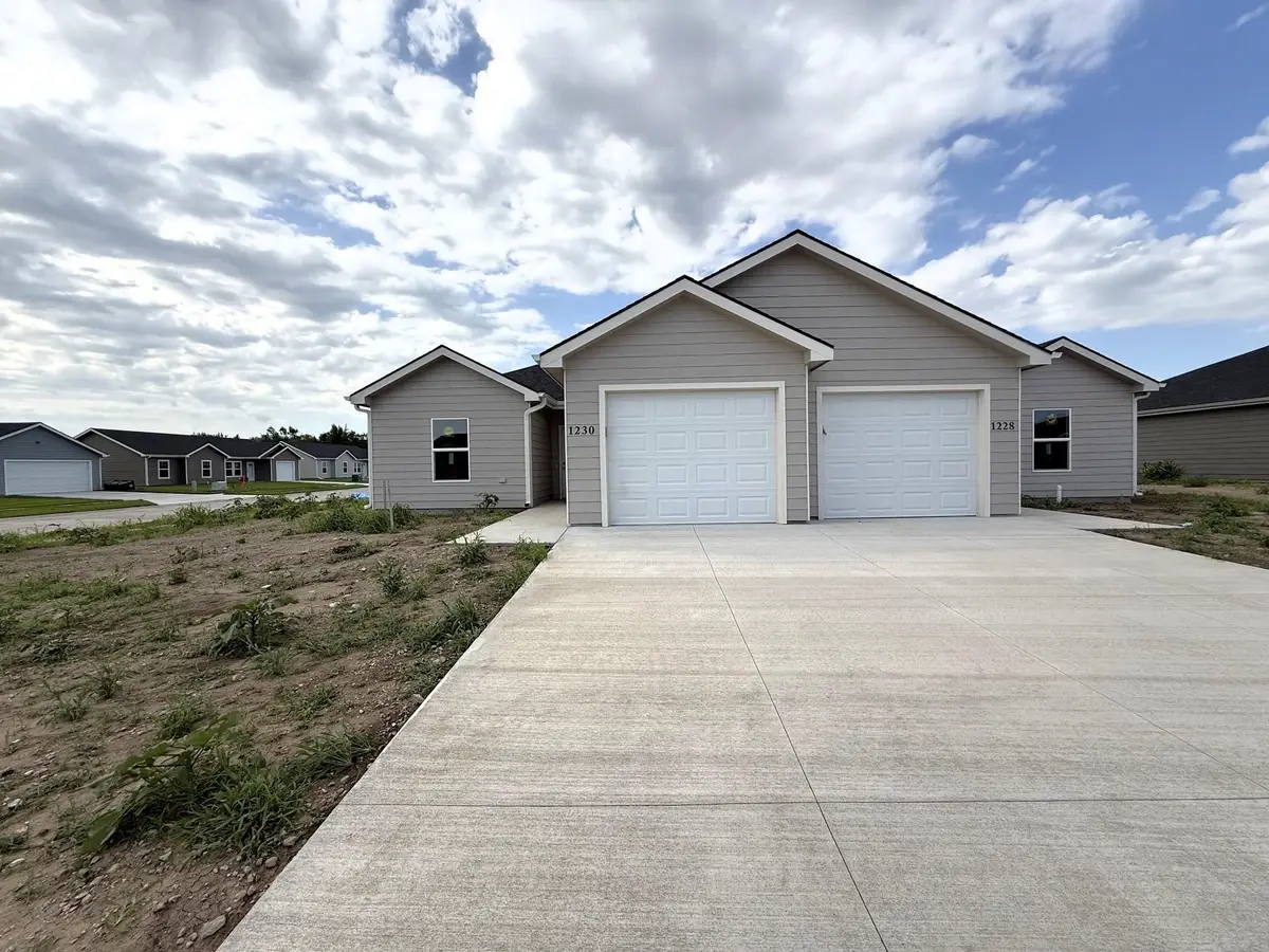 1230 Fountain Dr, Salina, KS 67401 - #1