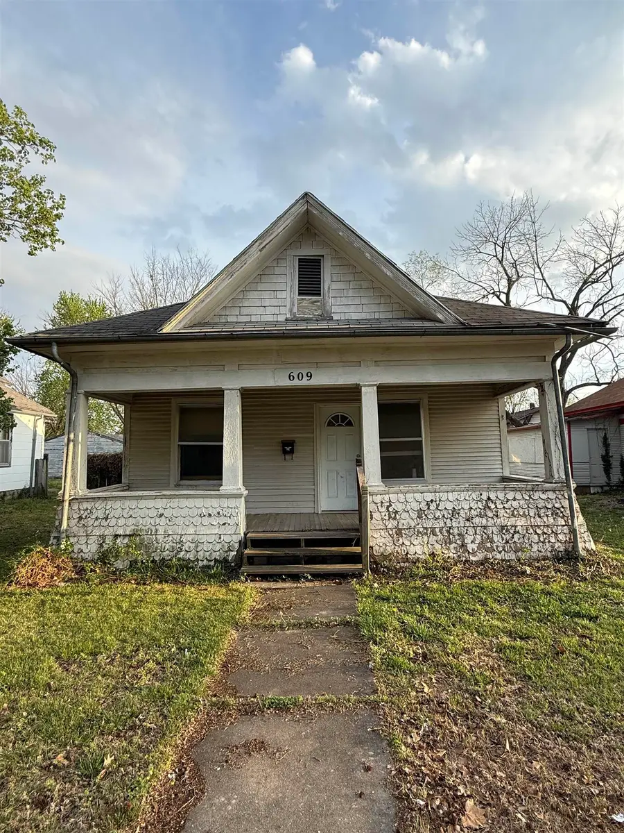 609 E 13th, Winfield, KS 67156 - #2