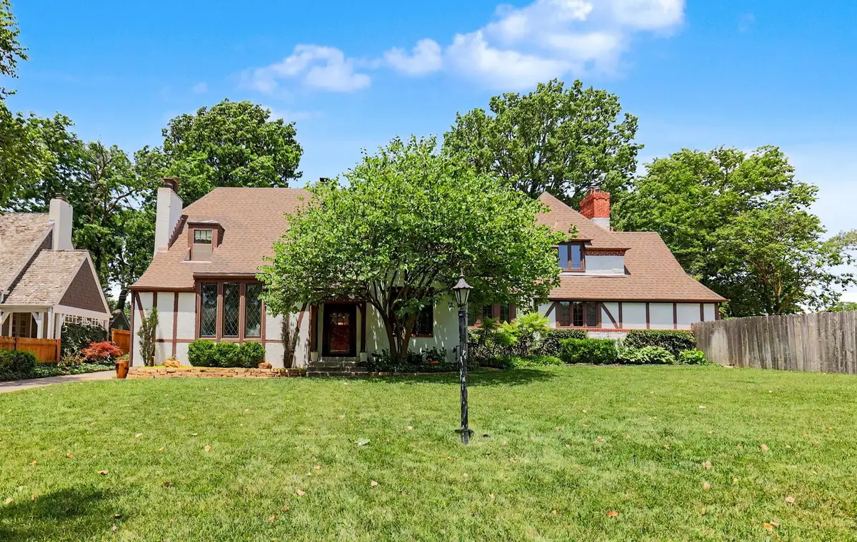 3740 Sleepy Hollow Dr, Wichita, KS 67208 - #1
