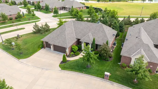 1607 N Red Oaks, Wichita, KS 67206