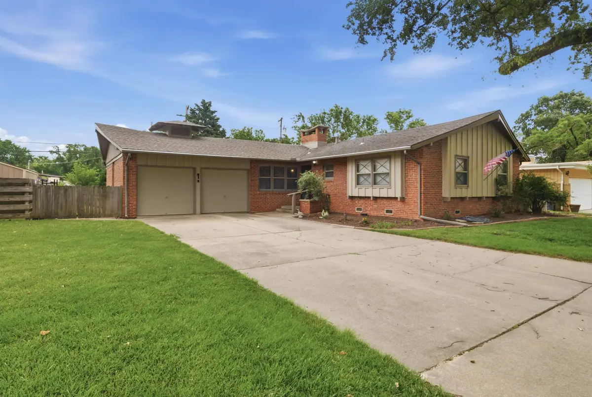 812 N Chipper Ln, Wichita, KS 67212 - #1