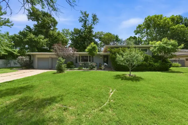 102 S Lochinvar St, Wichita, KS 67207