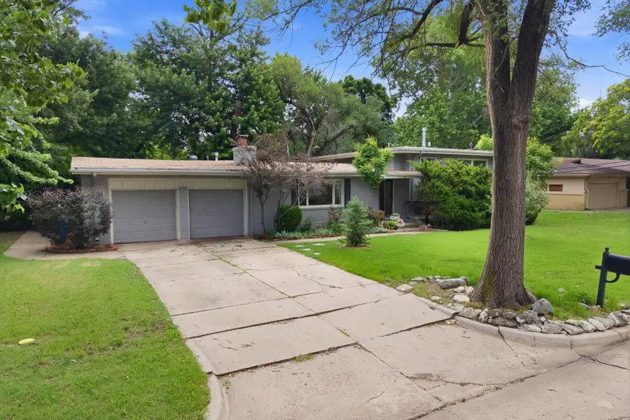 102 S Lochinvar St, Wichita, KS 67207 - #3