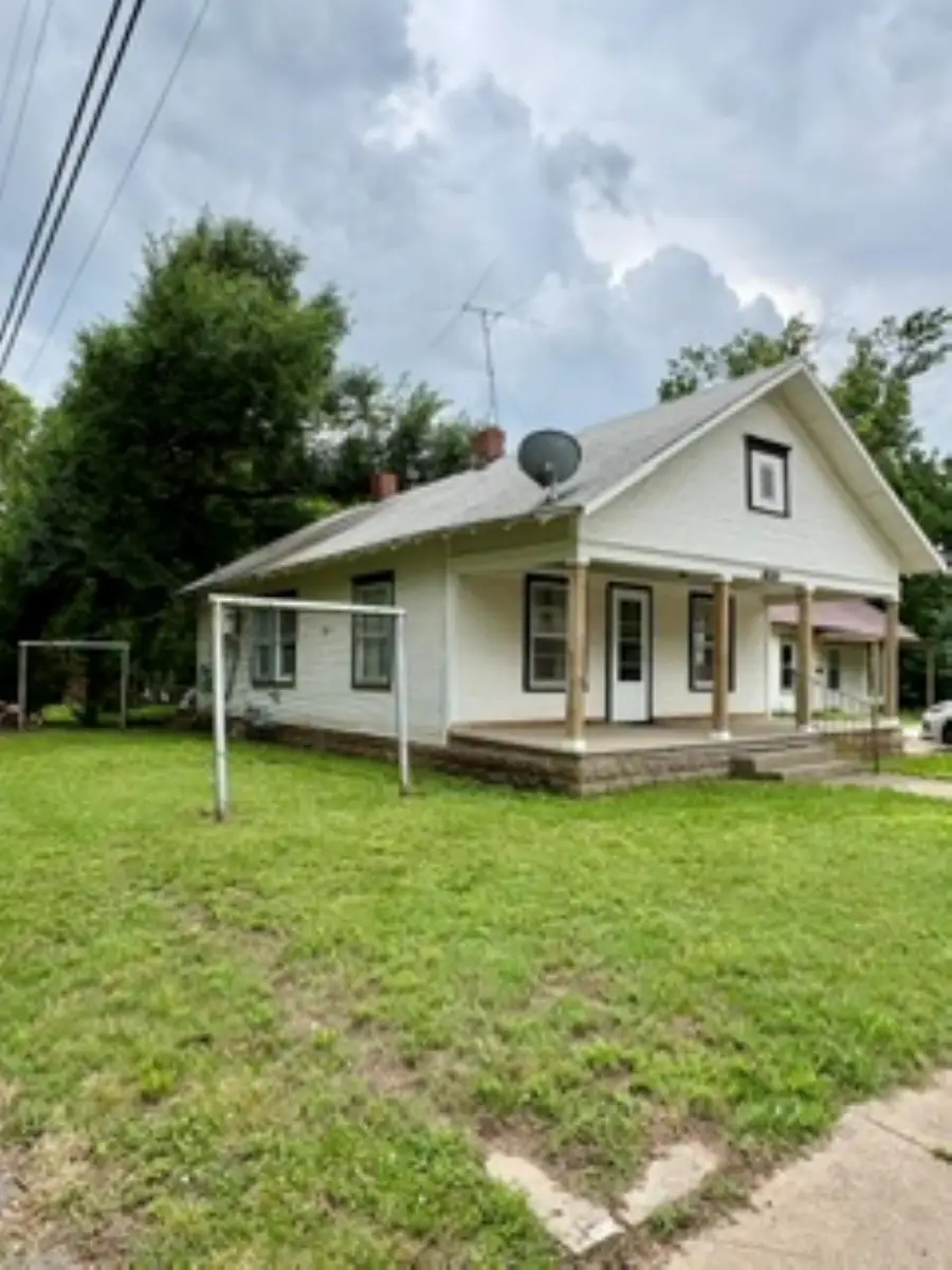 619 W Locust Ave, El Dorado, KS 67042 - #2