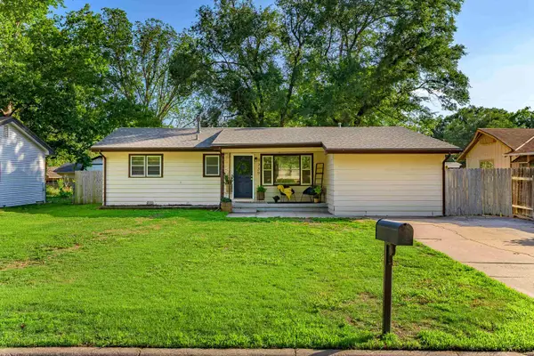 1339 N El Paso Dr, Derby, KS 67037