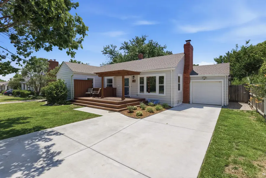 451 N Pinecrest Ave, Wichita, KS 67208-4124 - #2