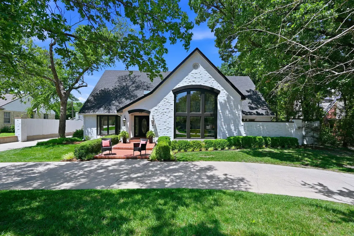 24 E Douglas Ave, Eastborough, KS 67206 - #1