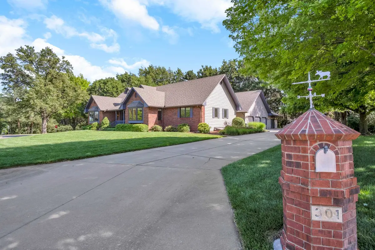 301 Campus Ct, North Newton, KS 67117 - #1