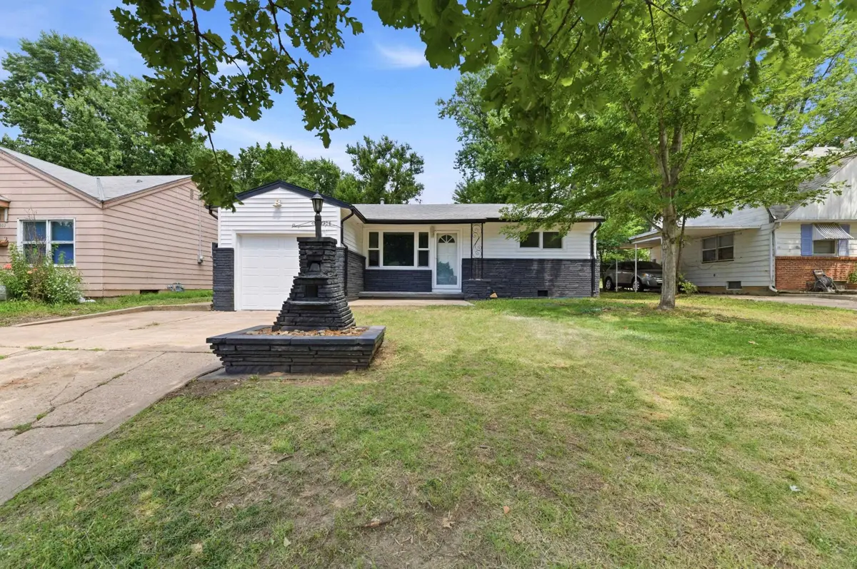 2308 S Belmont Ave, Wichita, KS 67218 - #1