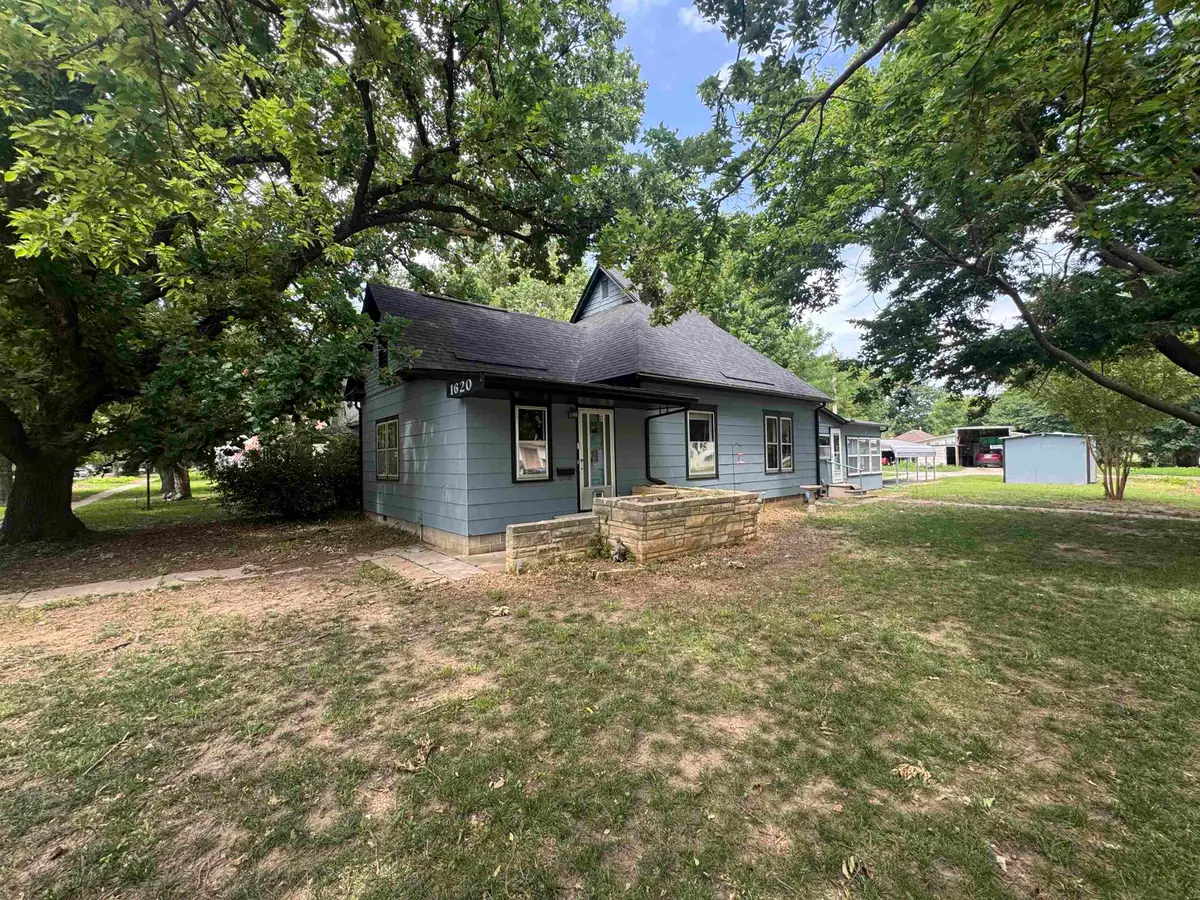 1620 Fuller, Winfield, KS 67156 - #1