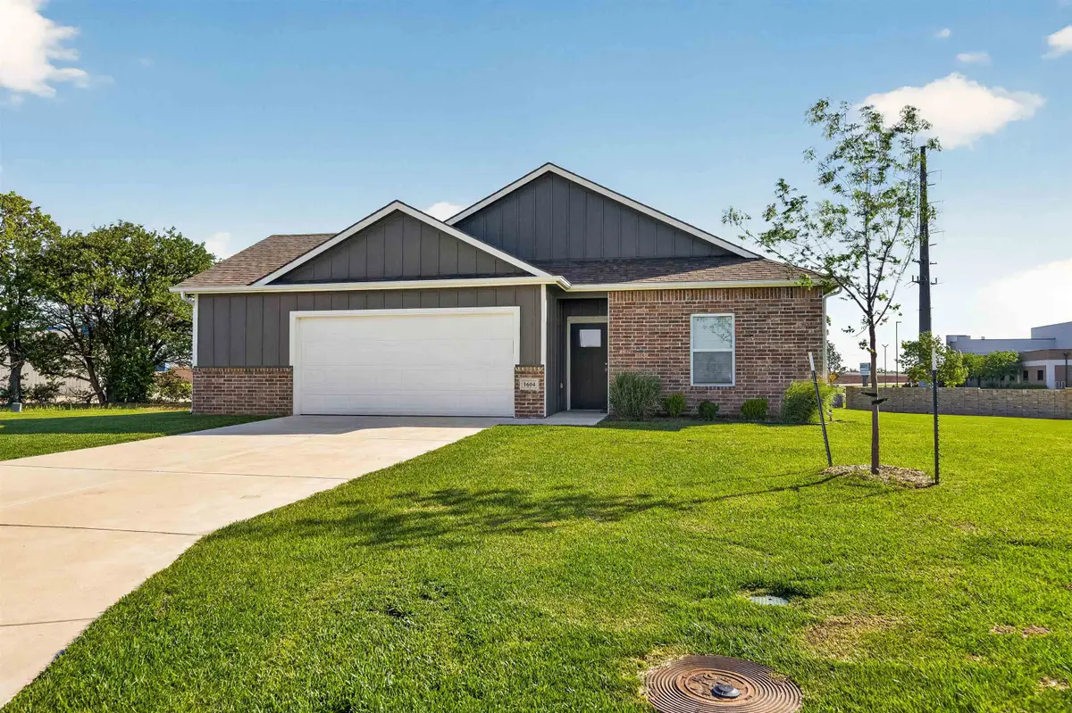 1604 Casey Cir, Newton, KS 67114 - #1
