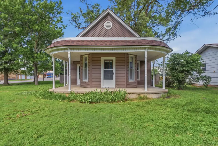 110 E Main St, Haven, KS 67543 - #2