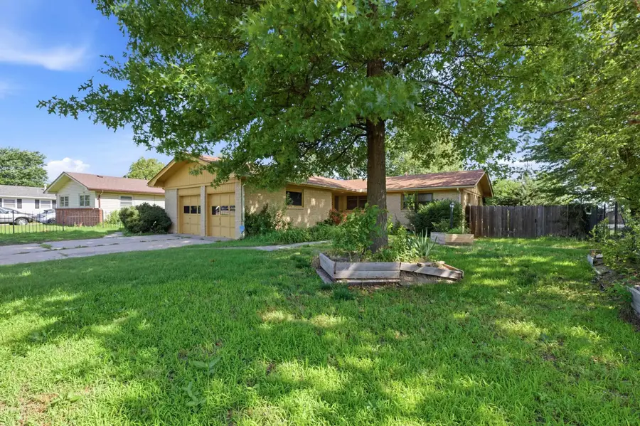 2705 S Martinson Ave, Wichita, KS 67217 - #2