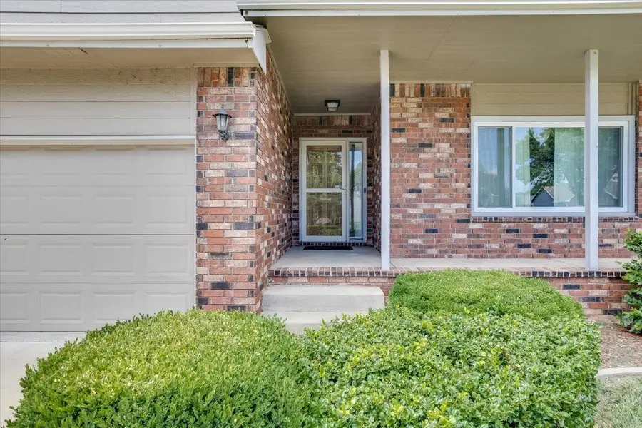 133 N Parkdale Ct, Wichita, KS 67212 - #2