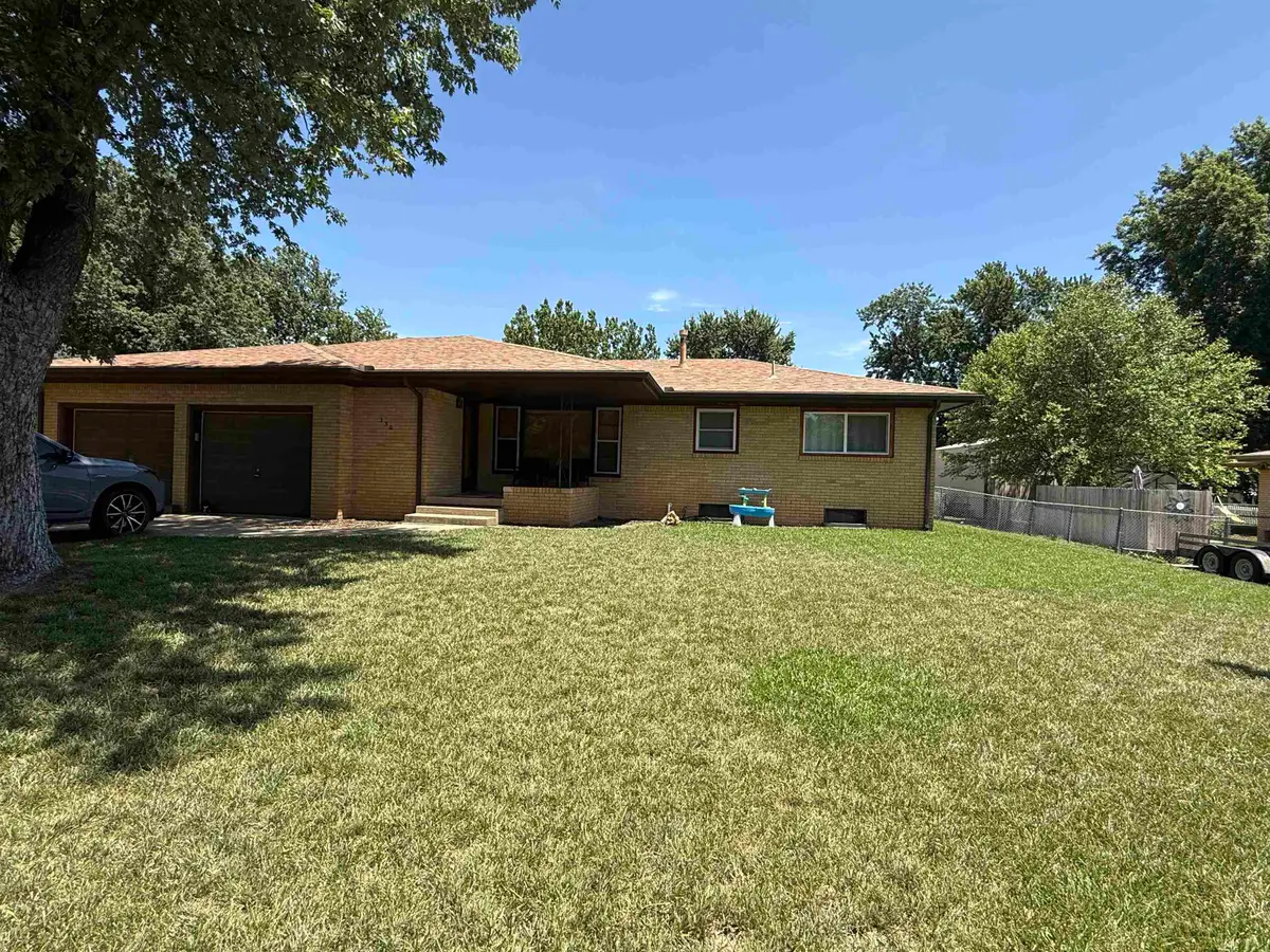 330 S Gorin St, Clearwater, KS 67026 - #1