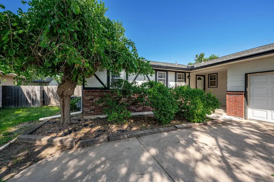 2230 S Lori Ln, Wichita, KS 67207-5428 - #2