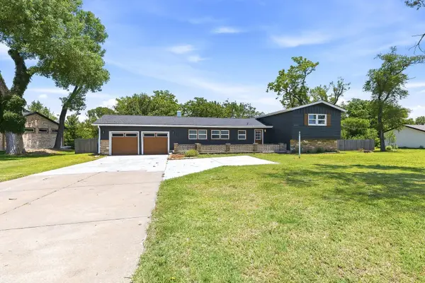 1520 S Andover Rd, Andover, KS 67002
