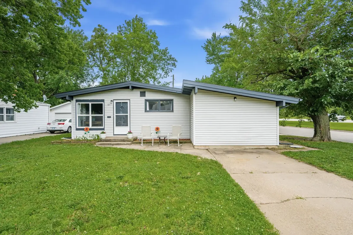 101 E Springdale St, Derby, KS 67037-1238 - #1