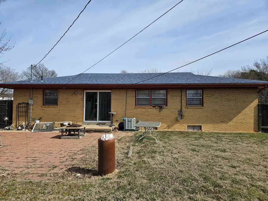 2711 S Laura Ave, Wichita, KS 67216 - #2