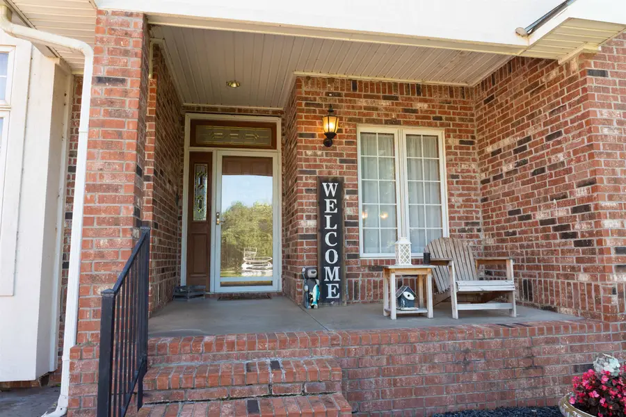 9 E Flanigan Dr, Augusta, KS 67010 - #2
