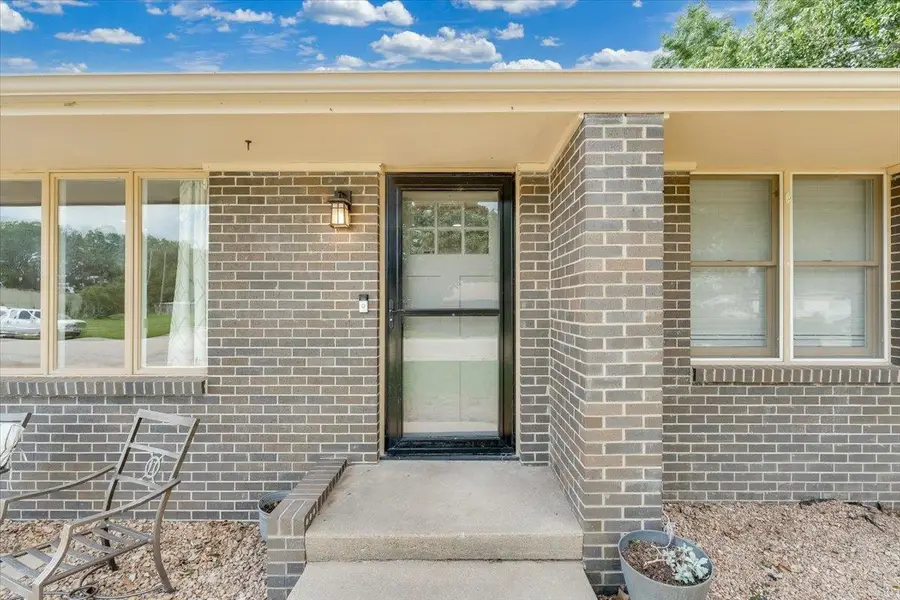605 E Main St, Haven, KS 67543 - #2