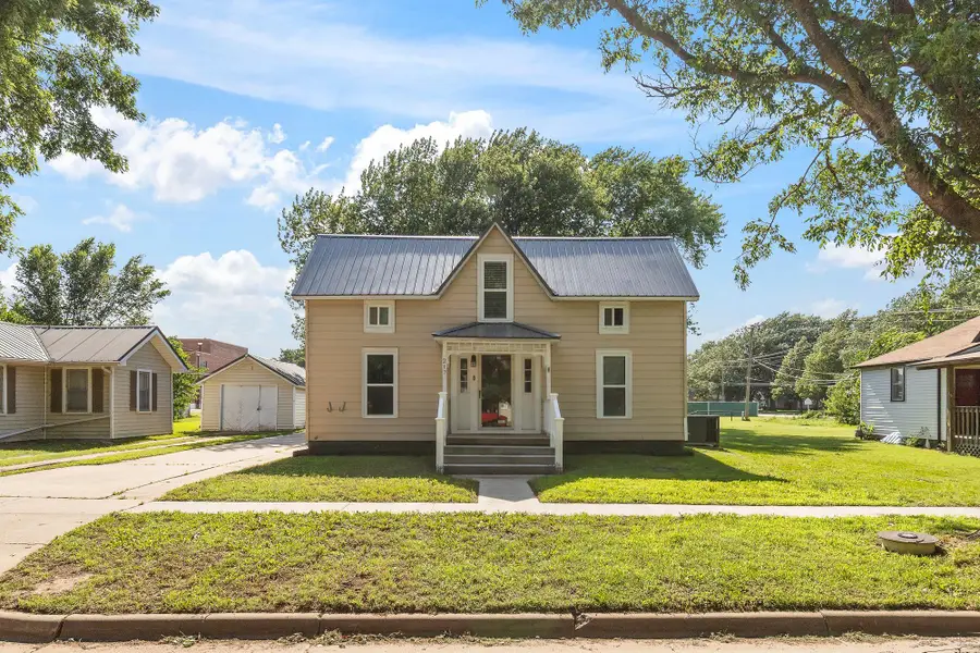 217 N Emporia St, Haven, KS 67543 - #2