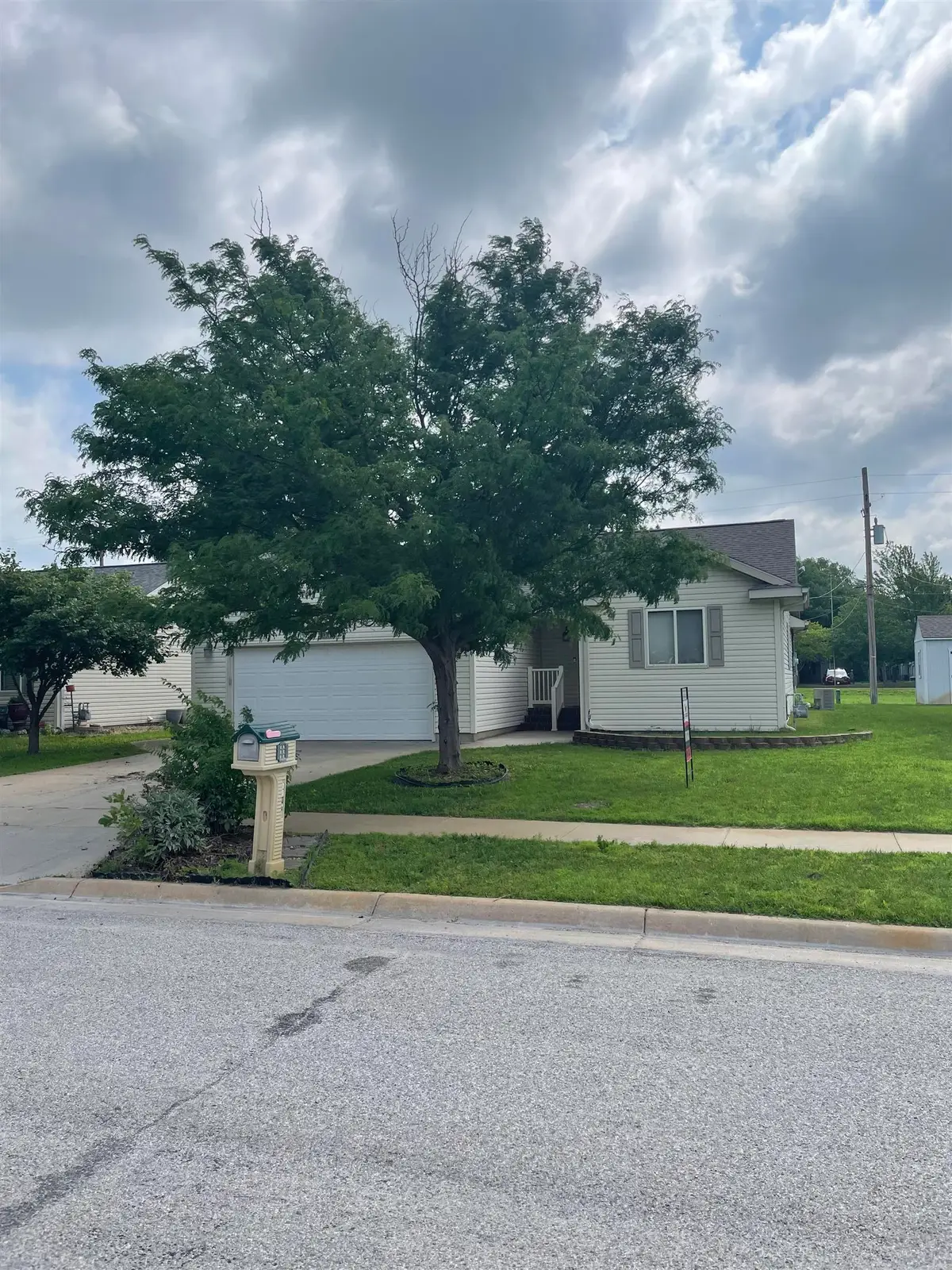 3306 Amanda St, Hutchinson, KS 67502 - #1