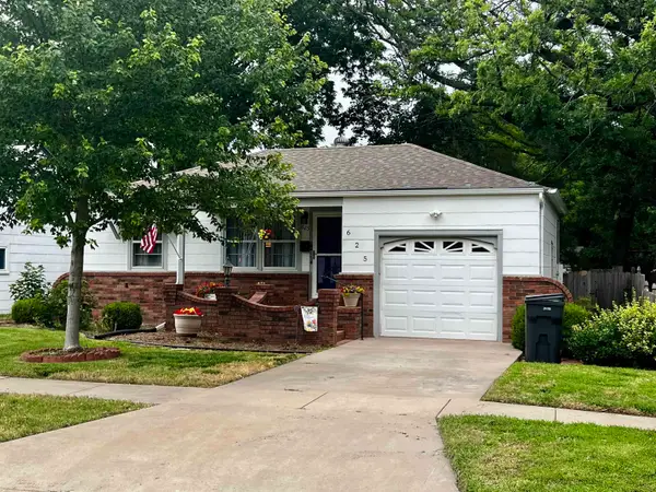 625 Grandview Ave, Newton, KS 67114-2051
