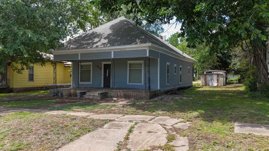 712 S C St, Wellington, KS 67152 - #3