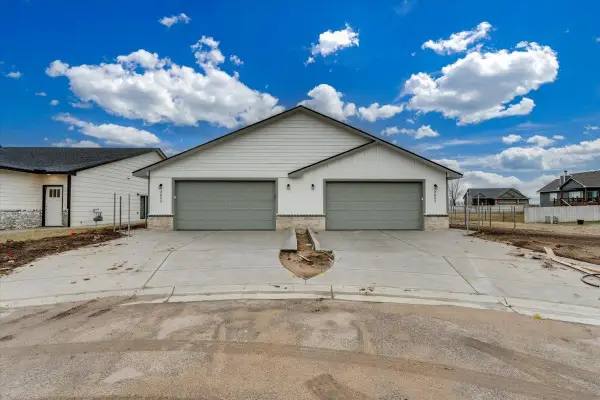 2433 S Wheatland Ct, Wichita, KS 67235