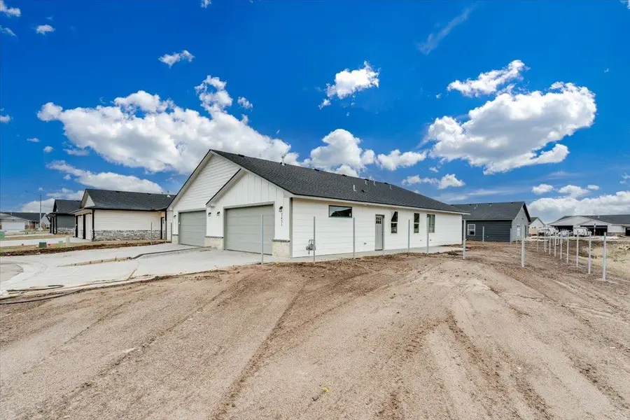 2433 S Wheatland Ct, Wichita, KS 67235 - #2