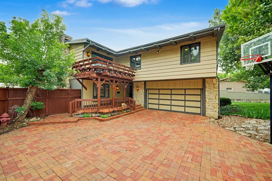 125 S Hilldale Rd, Salina, KS 67401 - #3