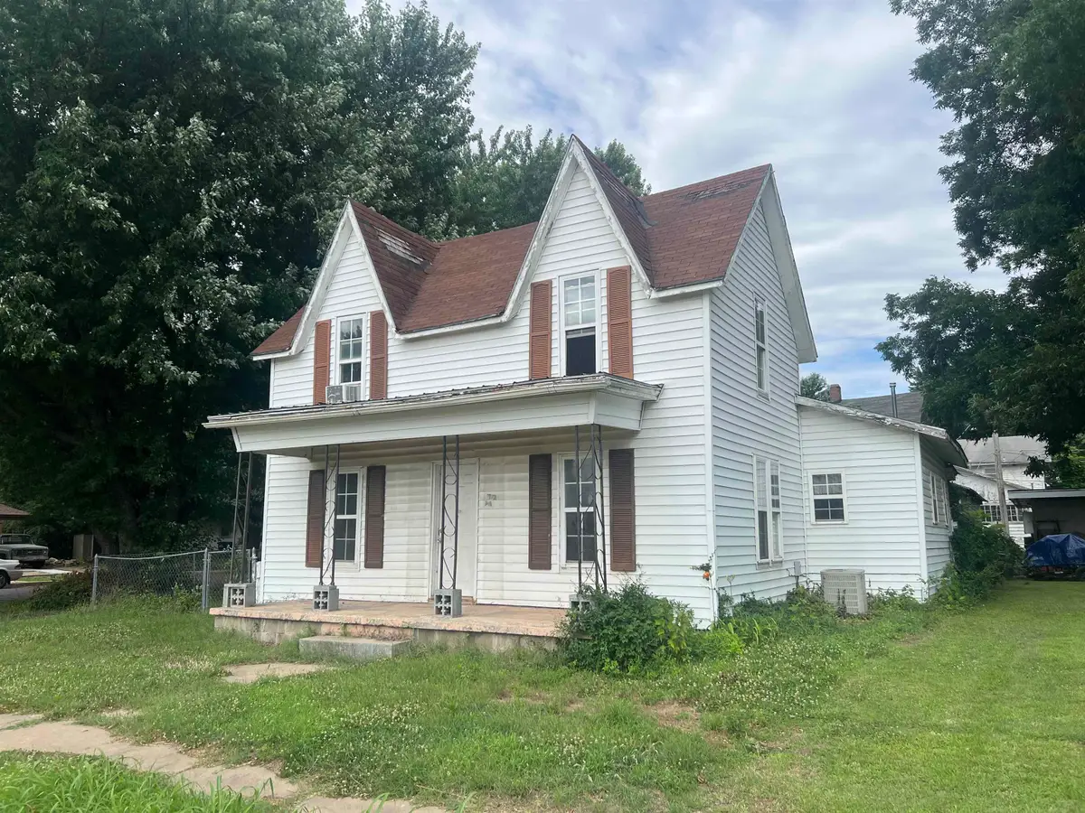 401 N 1st, Arkansas City, KS 67005 - #1