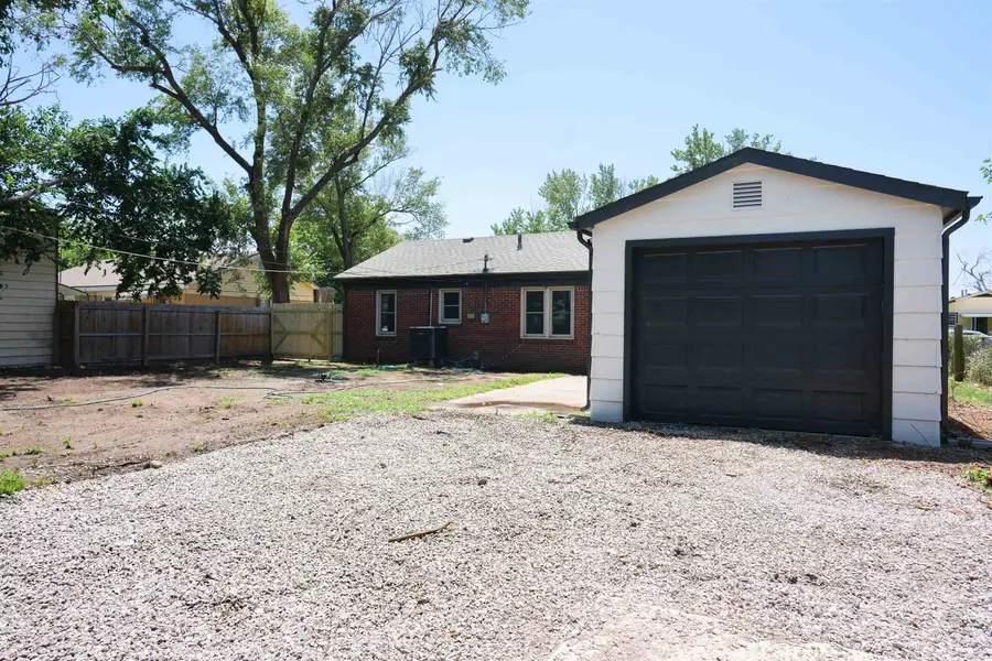 2422 W Greenfield St, Wichita, KS 67217 - #3