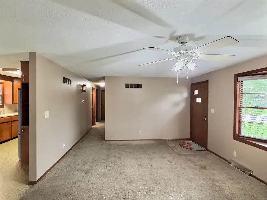 804 N Mclain Ave, Newton, KS 67114 - #2