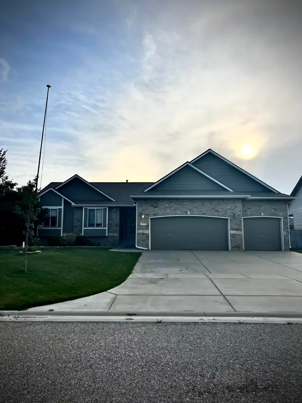 8905 N Ridgewood Ln, Park City, KS 67147