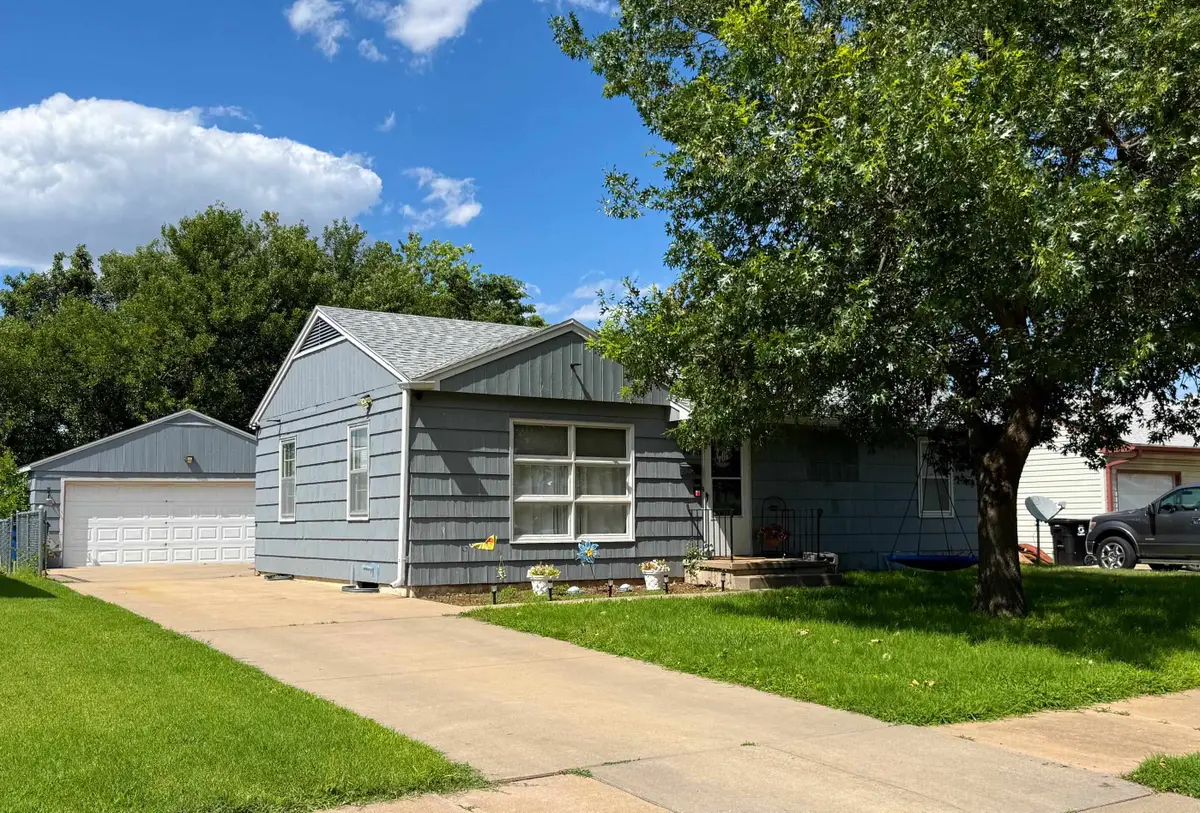1005 E Jewell Ave, Salina, KS 67401 - #1