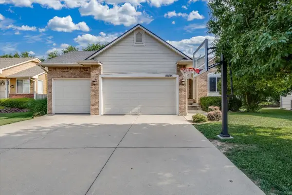 10405 W Greenfield St, Wichita, KS 67215