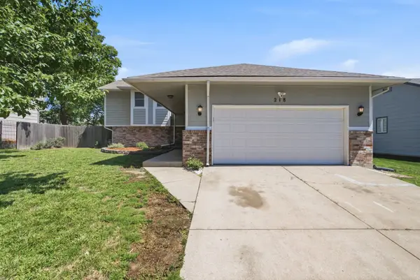218 E Oak Meadows Rd, Derby, KS 67037