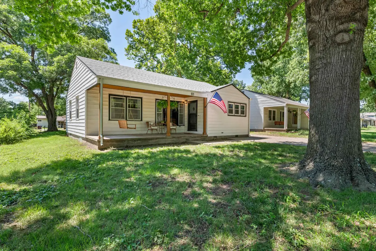 611 S Central Ave, Mulvane, KS 67110 - #1