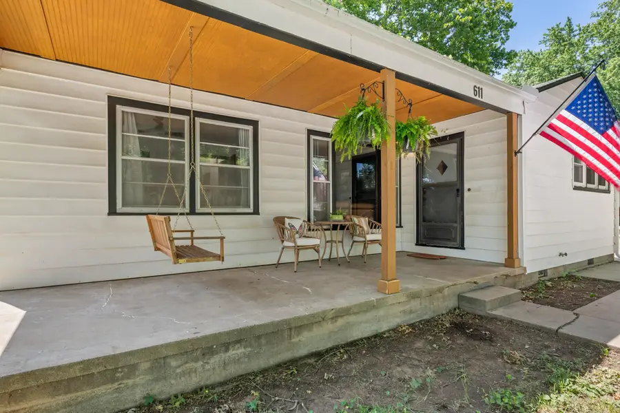 611 S Central Ave, Mulvane, KS 67110 - #3