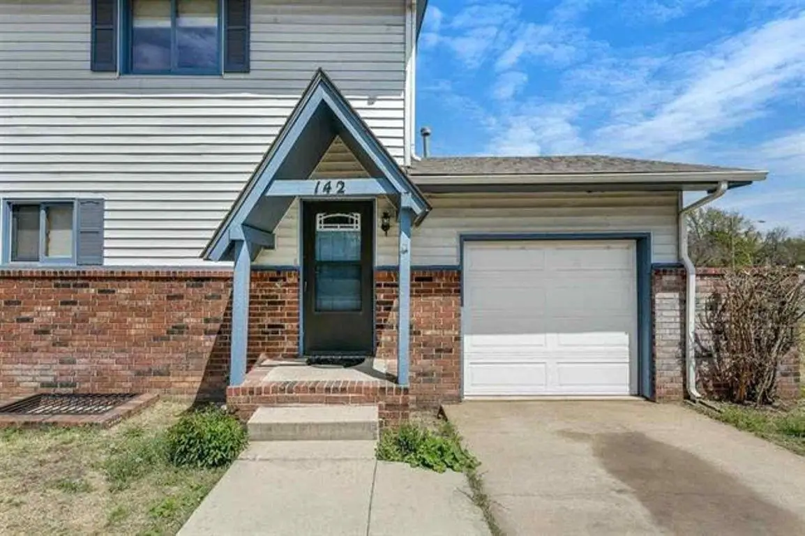 142 E Wood Ave, Clearwater, KS 67026 - #1