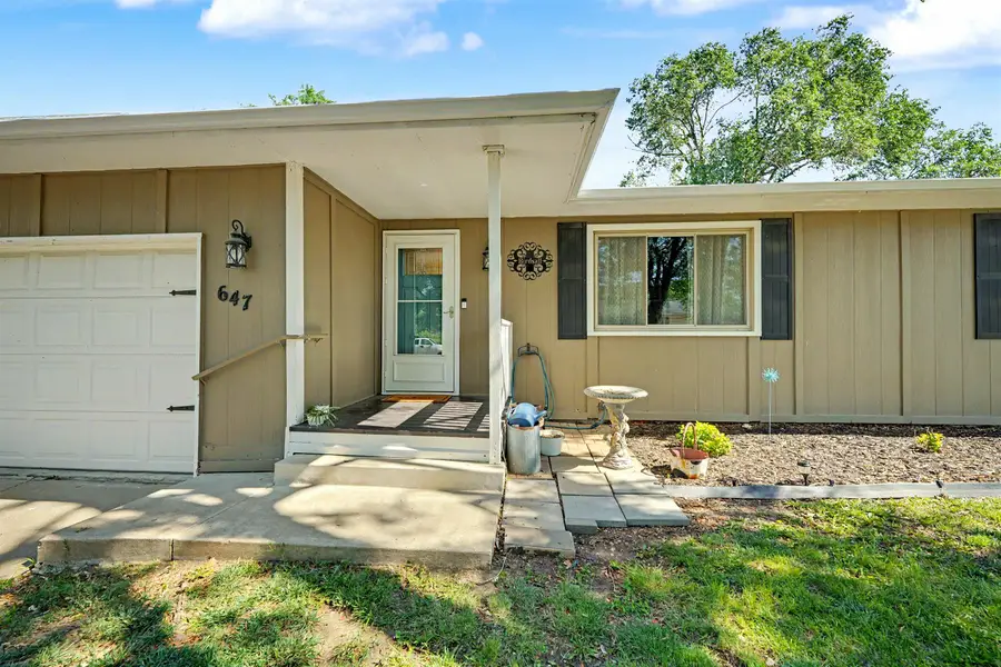 647 E Neal Ave, Salina, KS 67401 - #2