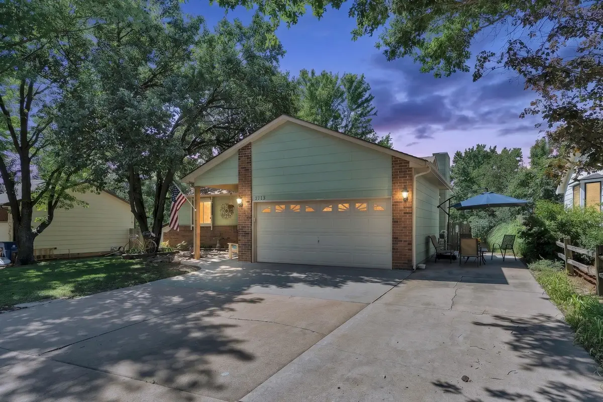 1713 E Cresthill Rd, Derby, KS 67037 - #1